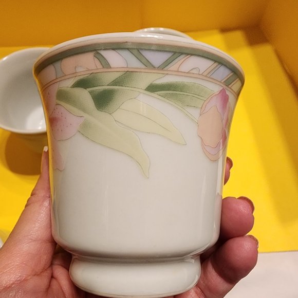 Adorable Pink Lilly footed mugs - set of 4 Gibson Saratoga - New - Picture 7 of 15